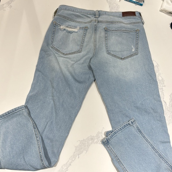 HOLLISTER low rise boyfriend ripped cropped jeans light wash - Picture 4 of 5